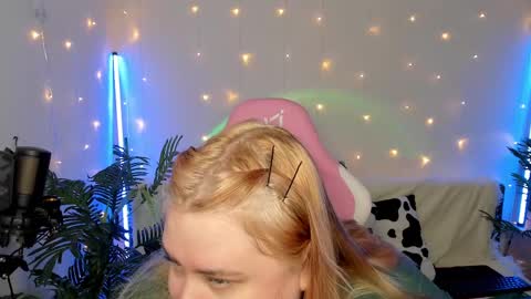lina_linx online show from 01-17-25, 09:39