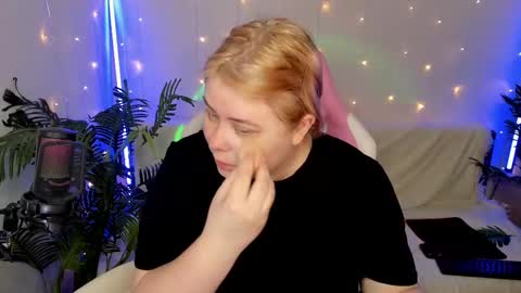 lina_linx online show from 01-19-25, 06:00