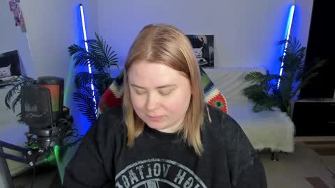 lina_linx online show from 02-25-25, 10:39