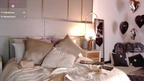 Lina online show from 10-10-25, 10:31