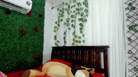 Snapshot of lina_paola chatting on 12-23-24, 02:45 paola online show from 12-23-24, 02:45