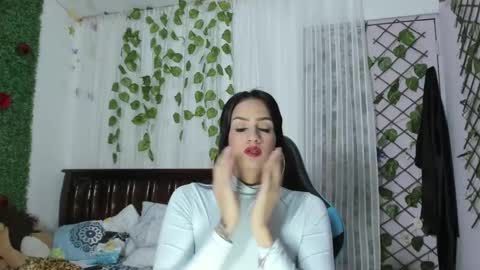 Snapshot of lina_paola chatting on 03-09-25, 01:25 paola online show from 03-09-25, 01:25