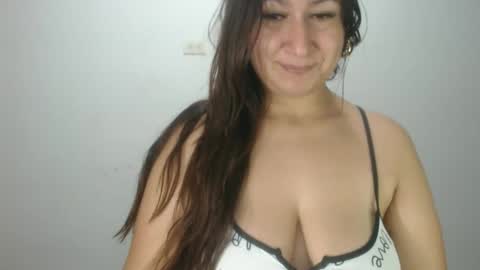 Snapshot of lina_playful chatting on 11-29-25, 09:34 iiisabella online show from 11-29-25, 09:34