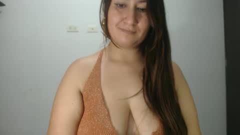 Snapshot of lina_playful chatting on 02-05-26, 01:27 iiisabella online show from 02-05-26, 01:27
