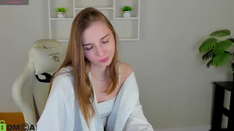 LINA online show from 10-15-25, 01:17