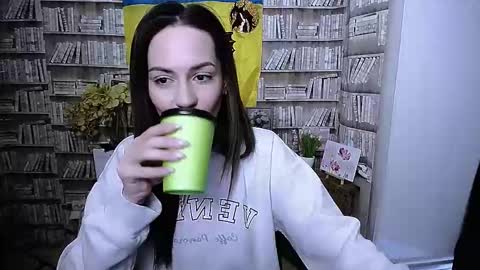 Lina online show from 11-03-25, 06:58