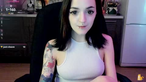 Snapshot of lina_tyaan chatting on 12-13-24, 11:02 Lina 3 1715622743 online show from 12-13-24, 11:02
