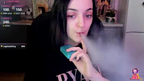 Snapshot of lina_tyaan chatting on 02-11-25, 11:43 Lina 3 1715622743 online show from 02-11-25, 11:43