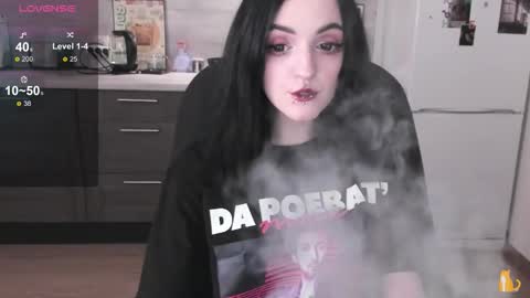 Snapshot of lina_tyaan chatting on 12-17-25, 02:56 Lina 3 1715622743 online show from 12-17-25, 02:56