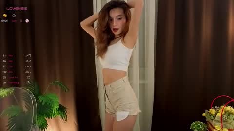 Lina online show from 10-19-25, 05:24