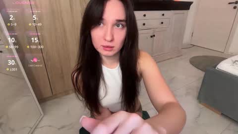 Lina online show from 11-14-25, 09:24