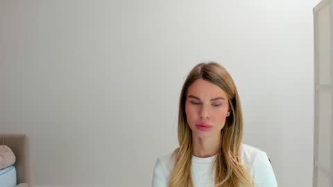Snapshot of linabey chatting on 10-20-25, 11:21 linabey online show from 10-20-25, 11:21