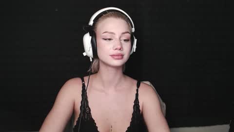 linacute52 online show from 11-13-25, 05:56