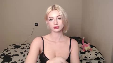 linacute52 online show from 11-30-25, 08:13