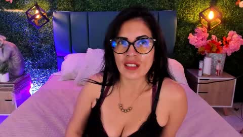 Snapshot of linagh chatting on 11-22-25, 12:59 Lina online show from 11-22-25, 12:59