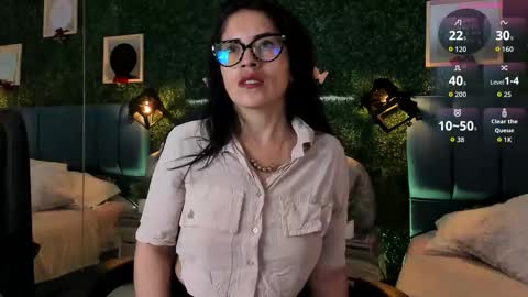 Snapshot of linagh chatting on 11-24-25, 11:54 Lina online show from 11-24-25, 11:54