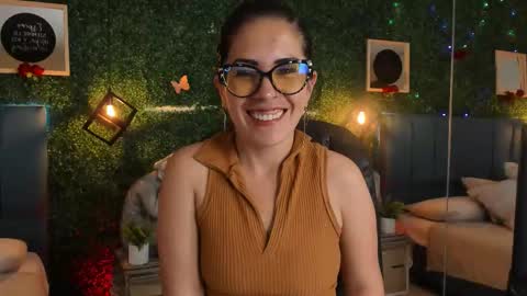 Snapshot of linagh chatting on 12-18-25, 11:49 Lina online show from 12-18-25, 11:49