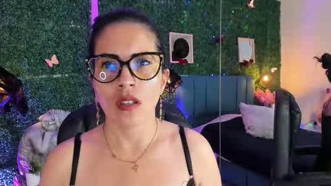 Snapshot of linagh chatting on 01-08-26, 11:56 Lina online show from 01-08-26, 11:56