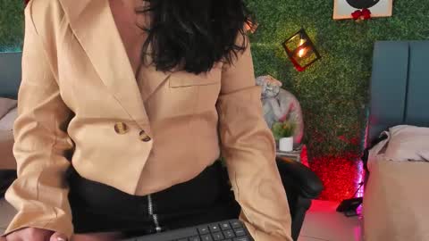 Snapshot of linagh chatting on 02-09-26, 11:36 Lina online show from 02-09-26, 11:36