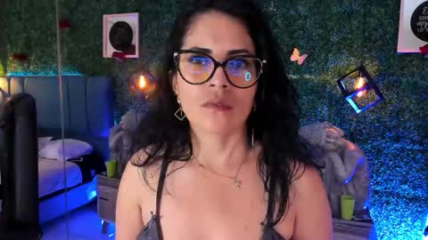 Snapshot of linagh chatting on 02-13-26, 11:39 Lina online show from 02-13-26, 11:39