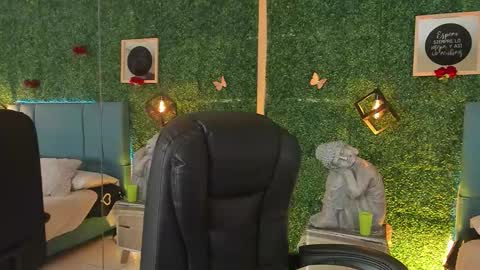 Snapshot of linagh chatting on 02-20-26, 11:43 Lina online show from 02-20-26, 11:43