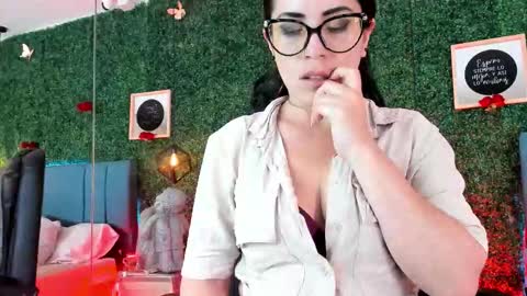 Snapshot of linagh chatting on 02-27-26, 11:43 Lina online show from 02-27-26, 11:43