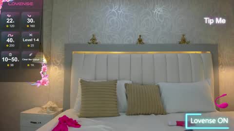 L I N A  online show from 10-16-25, 04:57