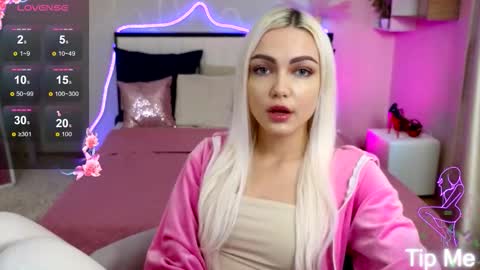 Snapshot of linalirian chatting on 10-19-25, 01:45 I am Lina online show from 10-19-25, 01:45