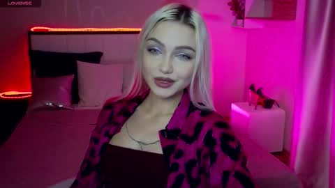 Snapshot of linalirian chatting on 11-12-25, 02:17 I am Lina online show from 11-12-25, 02:17