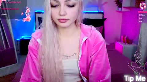 Snapshot of linalirian chatting on 01-17-26, 02:22 I am Lina online show from 01-17-26, 02:22