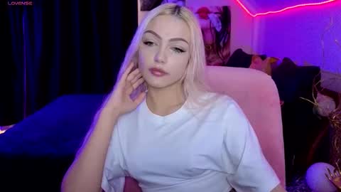 Snapshot of linalirian chatting on 01-18-26, 01:37 I am Lina online show from 01-18-26, 01:37