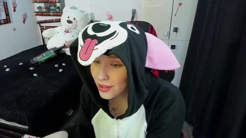 Snapshot of linatruly chatting on 10-31-25, 09:49 Lina online show from 10-31-25, 09:49