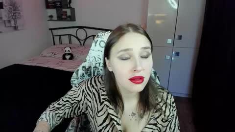 Snapshot of linatruly chatting on 11-21-25, 10:19 Lina online show from 11-21-25, 10:19