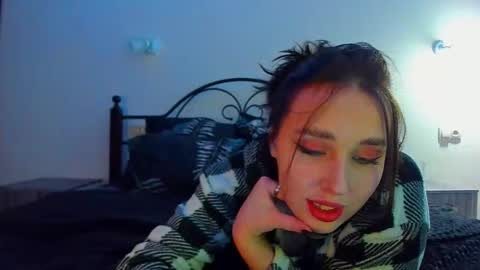 Snapshot of linatruly chatting on 12-13-25, 10:15 Lina online show from 12-13-25, 10:15