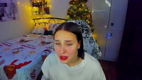 Snapshot of linatruly chatting on 12-17-25, 11:11 Lina online show from 12-17-25, 11:11