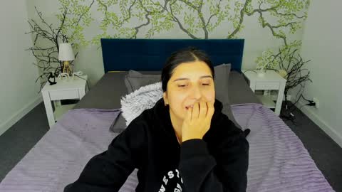 Linda online show from 12-05-24, 02:33