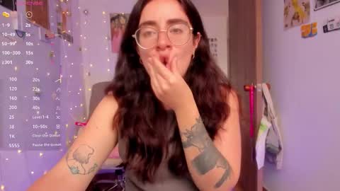 Giggles  online show from 10-21-25, 01:45