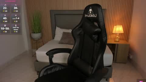 L I N D A online show from 01-22-25, 02:26