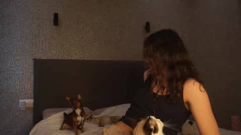 Linda online show from 03-22-26, 01:36