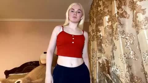 Luna online show from 11-22-25, 10:36