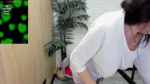 Linda online show from 10-17-25, 05:21