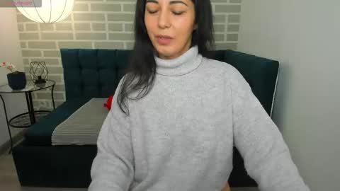 Linda online show from 11-11-25, 01:38