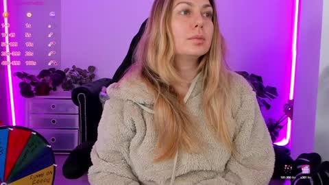 Snapshot of lindawhite_ chatting on 01-21-25, 09:57 Linda -- online show from 01-21-25, 09:57
