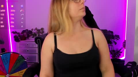 Snapshot of lindawhite_ chatting on 01-26-25, 11:08 Linda -- online show from 01-26-25, 11:08
