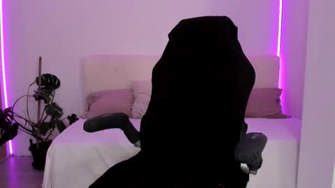 Snapshot of lindawhite_ chatting on 11-06-25, 05:03 Linda -- online show from 11-06-25, 05:03