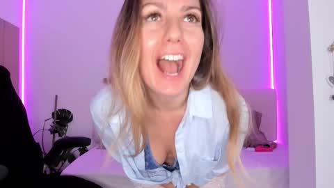 Snapshot of lindawhite_ chatting on 11-15-25, 04:47 Linda -- online show from 11-15-25, 04:47