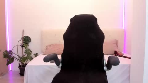 Snapshot of lindawhite_ chatting on 11-19-25, 04:40 Linda -- online show from 11-19-25, 04:40