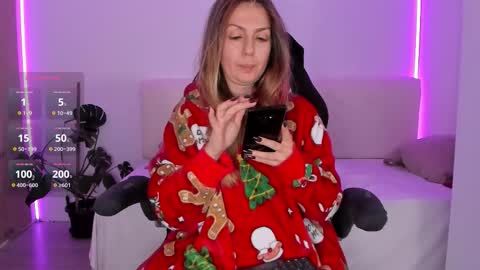 Snapshot of lindawhite_ chatting on 11-21-25, 10:19 Linda -- online show from 11-21-25, 10:19