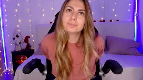 Snapshot of lindawhite_ chatting on 12-14-25, 10:14 Linda -- online show from 12-14-25, 10:14