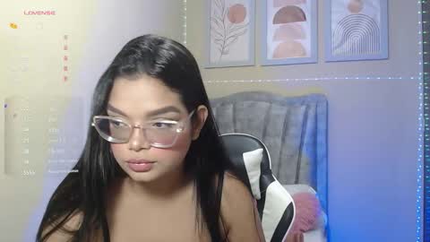 Snapshot of lindsay_sweet24 chatting on 10-12-25, 05:06 ana online show from 10-12-25, 05:06